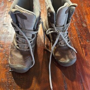 Keen Gray and Black Outdoor Boots for women. 7.5